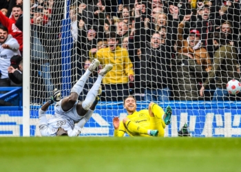 Gumëzhijnë “Bletët” përsëri për ta thumbuar Chelsea-n, City kryen punën me sukses ndaj Burnley dhe kthehet në krye të Premierligës