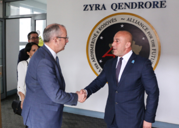 Haradinaj takohet me shefin e Misionit të OSBE-së në Kosovë, flasin për situatën aktuale politike