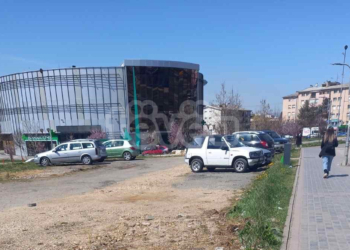U hoqën lojërat te “Luna Park” në Prishtinë, qytetarët tani e shfrytëzojnë si parking