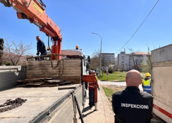 Drejtoria e Inspekcionit aksion para QKUK-së, hiqen kiosqet që ishin vendosur ilegalisht