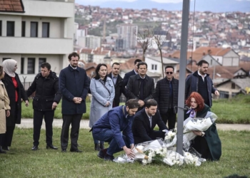 Krasniqi në Ditën e Dëshmorëve: Shumë ranë për të mos vdekur kurrë