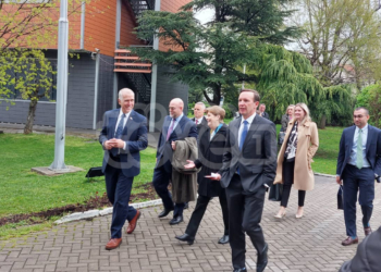 Tre senatorët amerikanë në takim me Kurtin