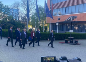 Donfried dhe Escobar takohen me Osmanin