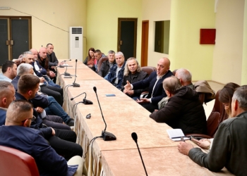 Haradinaj takon përfaqësuesit e shqiptarëve të veriut