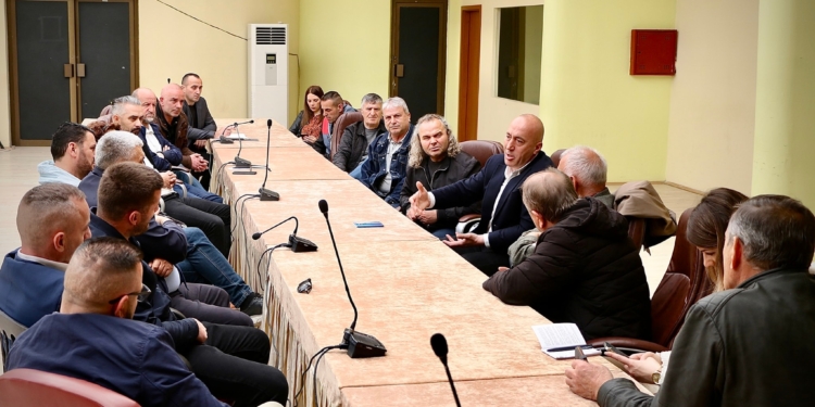 Haradinaj takon përfaqësuesit e shqiptarëve të veriut