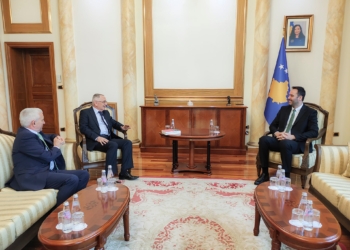Konjufca priti në takim diplomatin Dervishi dhe ambasadorin Minxhozi