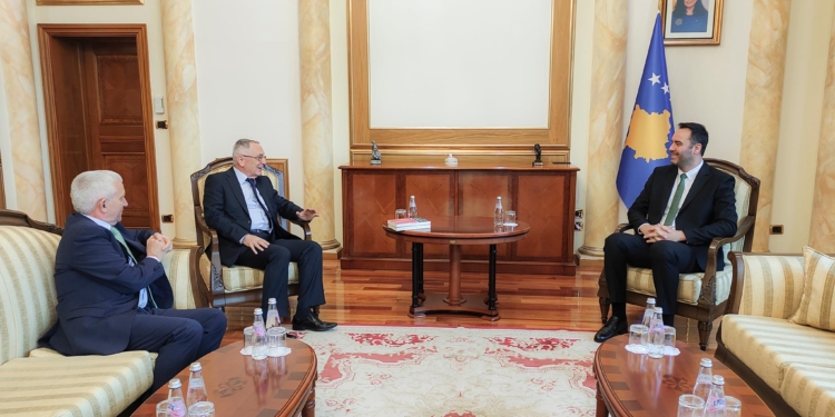Konjufca priti në takim diplomatin Dervishi dhe ambasadorin Minxhozi