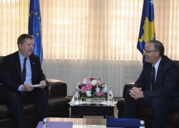 Hamza dhe shefi i zyrës së BE-së në Kosovë, diskutojnë për gjendjen e përgjithshme në Mitrovicë