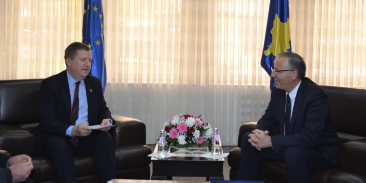 Hamza pret në takim Shefin e Zyrës së BE-së në Kosovë