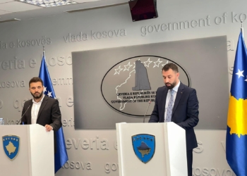 Ministri Krasniqi prezanton Raportin e Performancës Komunale para mediave