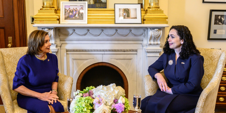 Osmani takon Pelosin në SHBA, bisedojnë për avancimin e raporteve mes dy vendeve