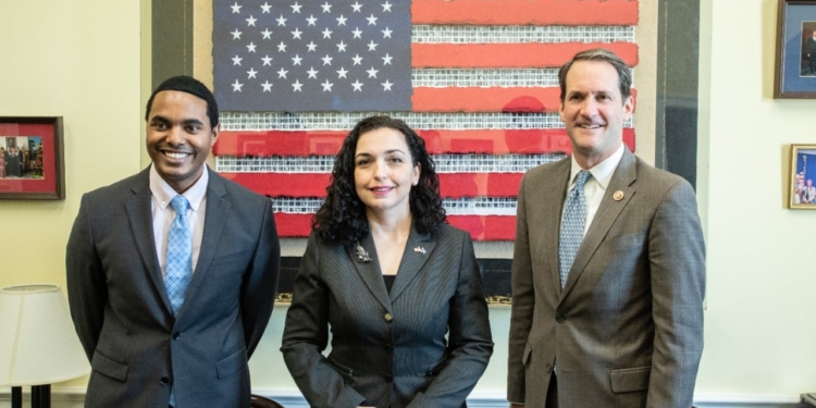 Osmani takon dy kongresistët amerikanë, i falënderon për angazhimin në përkrahje të Kosovës