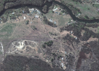 Imazhet satelitore tregojnë grumbullimin e trupave ruse