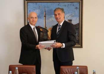 Aleksandër Lumezi dorëzon detyrën e Kryeprokurorit të Shtetit