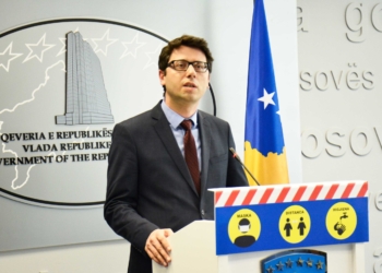 Ministri Murati tregon kur do të jepen nga 100 euro për punëtorët e sektorit privat dhe studentët