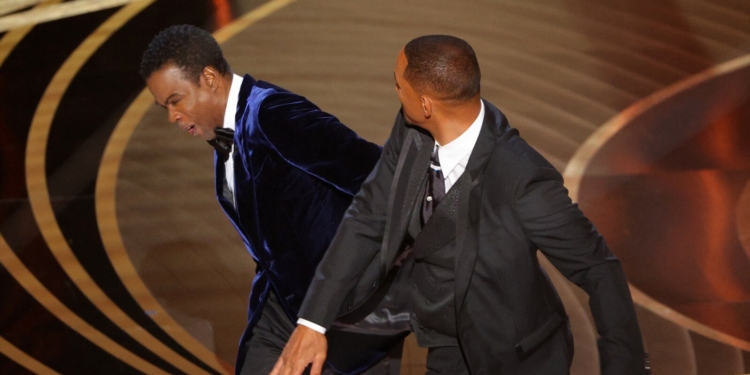 Will Smith pezullohet për 10 vite nga Oscar