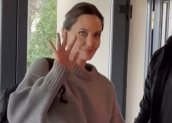 Angelina Jolie në një kafene në Lviv