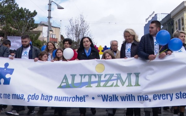 Osmani marshon në Ditën e Autizmit: Autikët kanë nevojë për mbështetjen tonë