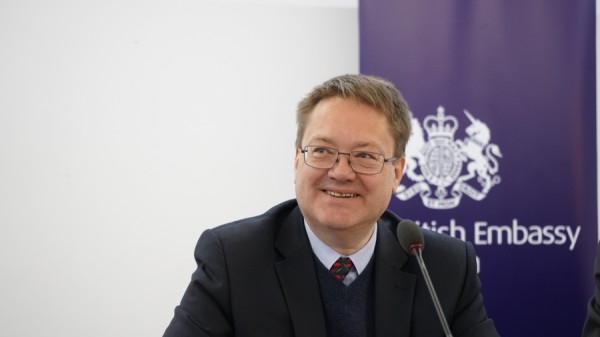 Abbott për dialogun: Kemi dëgjuar për të kaluarën, por duam të dimë çfarë dëshiron Kosova për të ardhmen