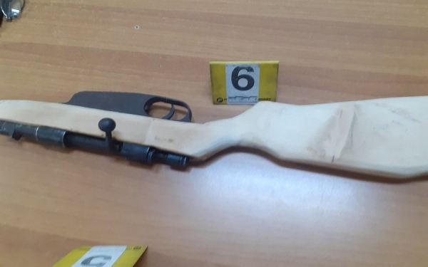 Arrestohet një 64-vjeçar për mbajtje të paautorizuar të armëve në Ferizaj