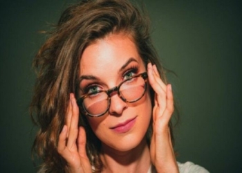 ​Studimi i Virus Watch: Njerëzit që mbajnë syze kanë rrezik më të ulët nga COVID