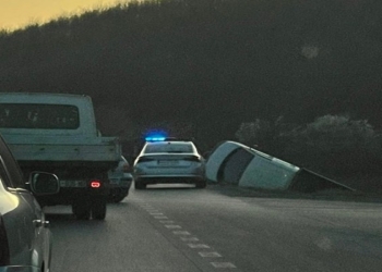 Katër persona të lënduar në një aksident trafiku në rrugën Prishtinë-Pejë