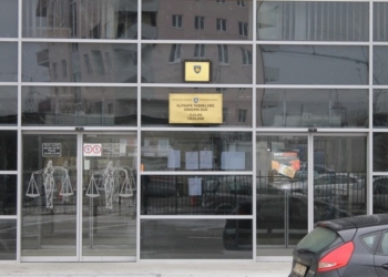 ​Dënohet me 5 mijë euro zyrtari i Komunës së Kllokotit