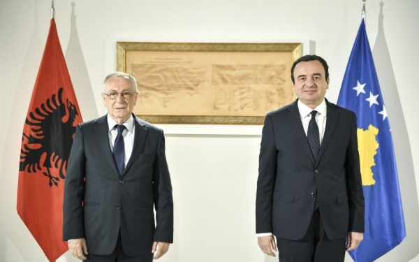 Kurti priti në takim diplomatin Dashnor Dervishi