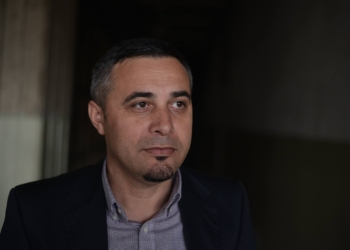 Burri në të gjelbër kundër botës së kuqe