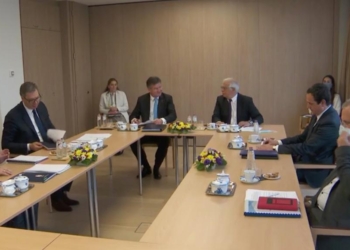 Lajçak paralajmëron takim mes Kurtit dhe Vuçiqit