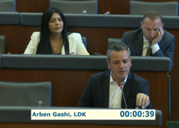 Gashi: Kurtit ia dhamë nënshkrimet për ta hetuar SHIK-un, por kurrë nuk i protokolloj