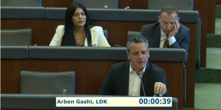 Gashi: Kurtit ia dhamë nënshkrimet për ta hetuar SHIK-un, por kurrë nuk i protokolloj