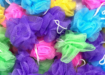 Rreziqet që mund të sjell sfungjeri i vjetër për dush