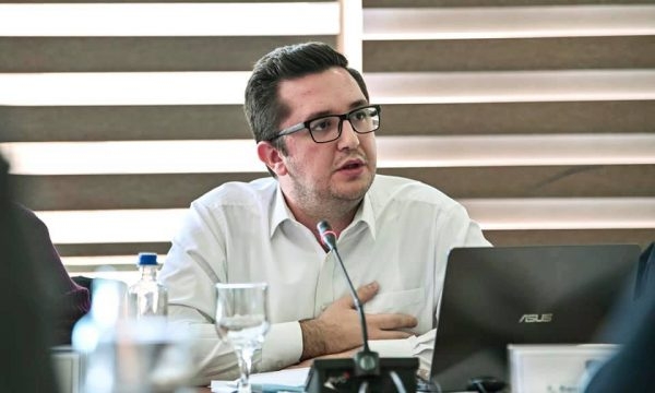 Mustafa: E shpallën Rugovën tradhtar, s’kërkonin fakte, për ambasadorin Berishaj dhanë aktgjykimin hyjnor