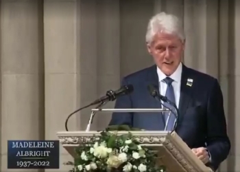 Clinton kujton vizitën me Albright në Kosovë: Ecëm dorë për dore në Prishtinë