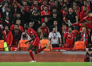 Bobby mahnit, ndërsa “Reds” kalojnë në gjysmëfinale