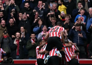 Rënie e mjerë e West Ham-it kundër Brentfordit, Norwich City mposht Burnleyn, “dhelprat” pallat i pafuqishëm për Leicesterin