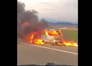 Digjet një veturë autostradën “Arbën Xhaferi”, nuk ka të lënduar