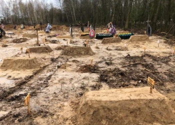 Në Chernhiv ende po hapen varre të reja