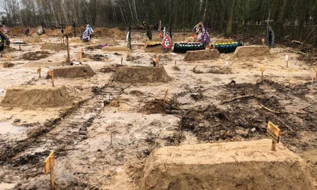 Në Chernhiv ende po hapen varre të reja