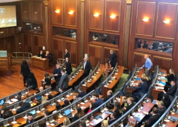 Nuk kaloi mocioni për Komisionin Hetimor për krizën energjetike, opozita lëshon sallën e Kuvendit