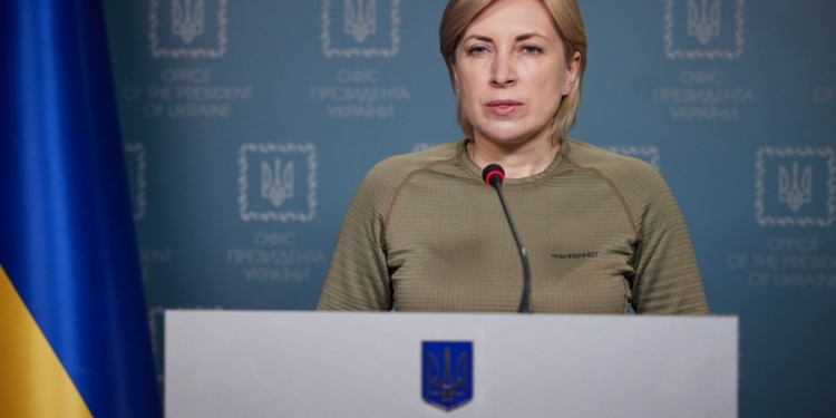 Vereshchuk: Njerëzit në rajonet lindore të Ukrainës të evakuohen sa është ende e mundur
