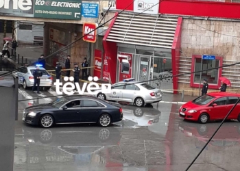 Detaje nga grabitja e bankës në Prishtinë: Tre persona të armatosur detyruan punëtorët e BKT-së t’u japin para