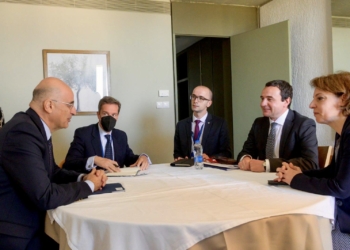 Ministria e Punëve të Jashtme tregon se çka diskutuan Kurti dhe Gërvalla me kryediplomatin grek