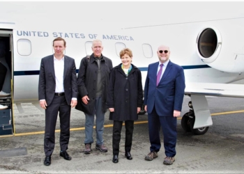 Arrijnë në Kosovë tre senatorët amerikanë