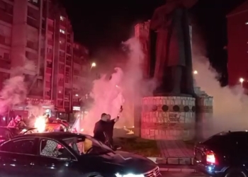 Policia fillon hetimet për të shtënat me armë në veri të Mitrovicës ku u festua fitorja e Vuçiqit