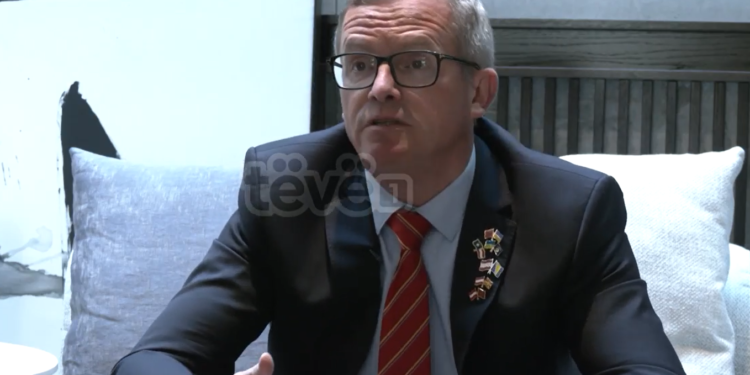 Fehlinger: Ka ardhur koha që të suspendohet statusi kandidat i Serbisë për në BE