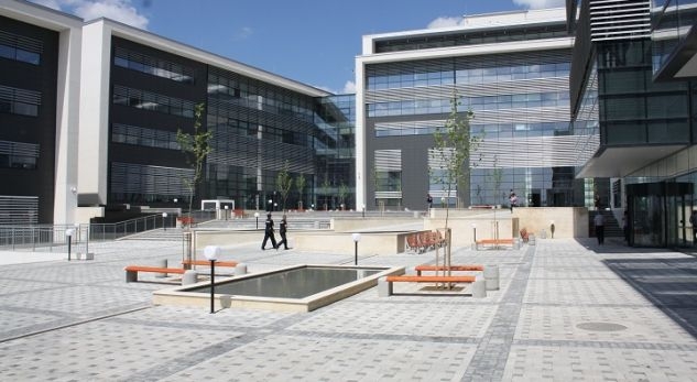 Rrahje në Pallatin e Drejtësisë, referenti sulmoi fizikisht një administrator