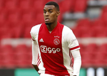 Bayern arrin akord me Gravenberch