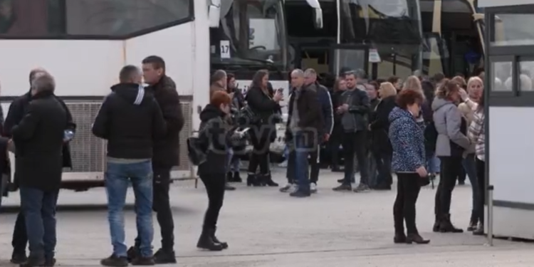 Mbi 50 autobusë nga Kosova shkuan sot në Serbi